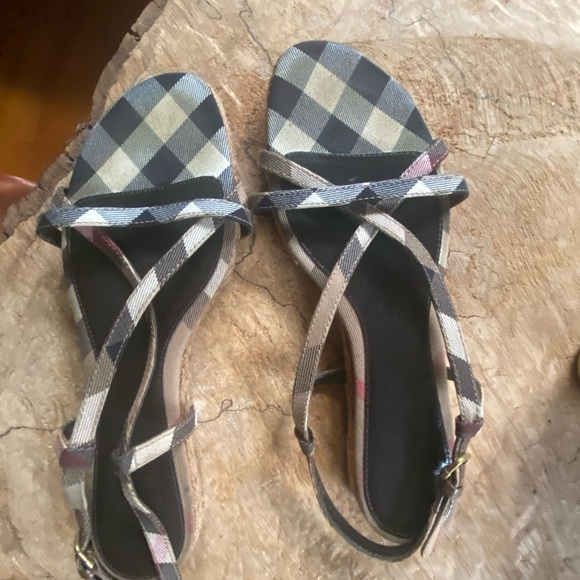 Burberry strapped espadrilles sandals - Picture 2 of 10